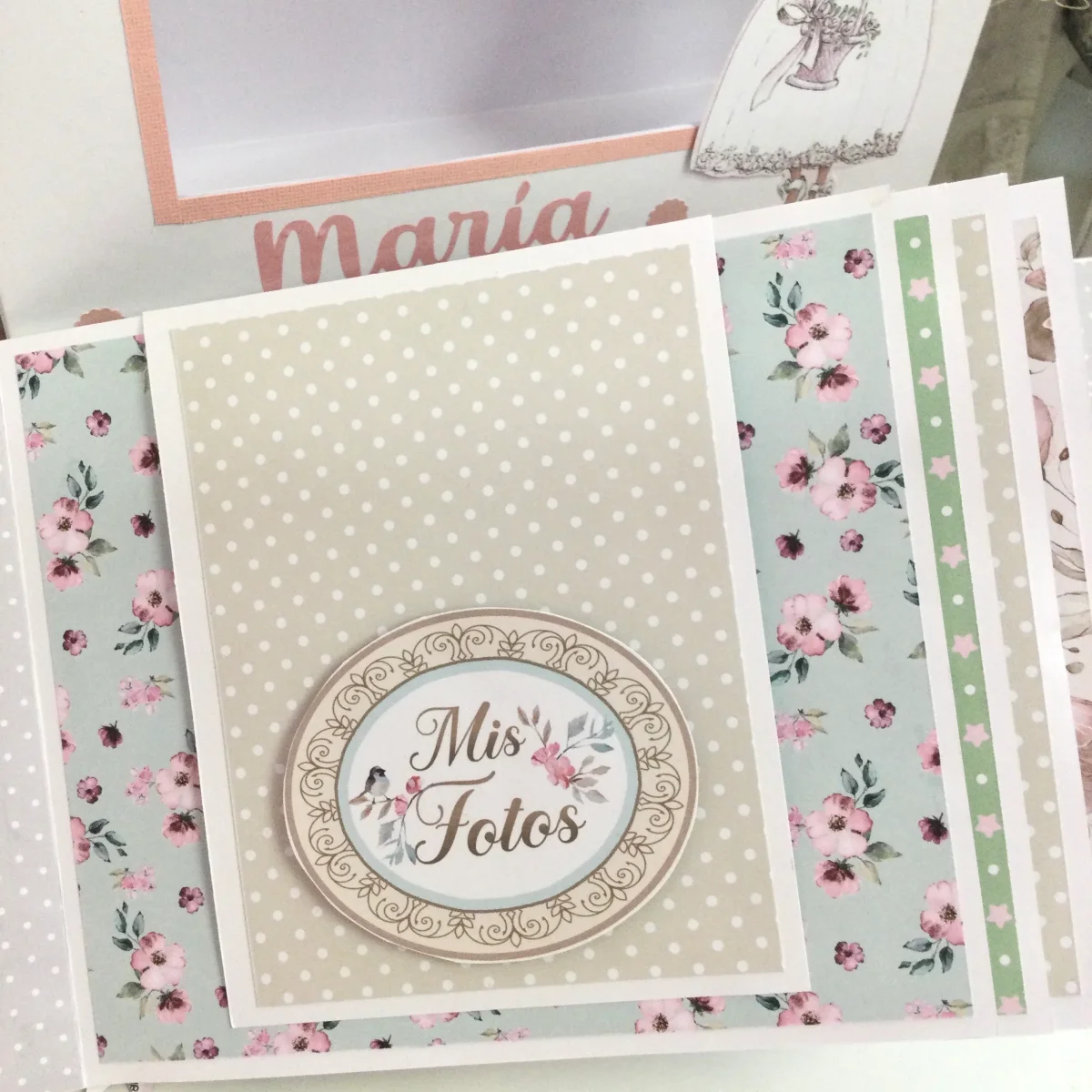 Conjunto Maleta Álbum Niña Morena Con Libro De Firmas Comunión Niña - Imagen 4