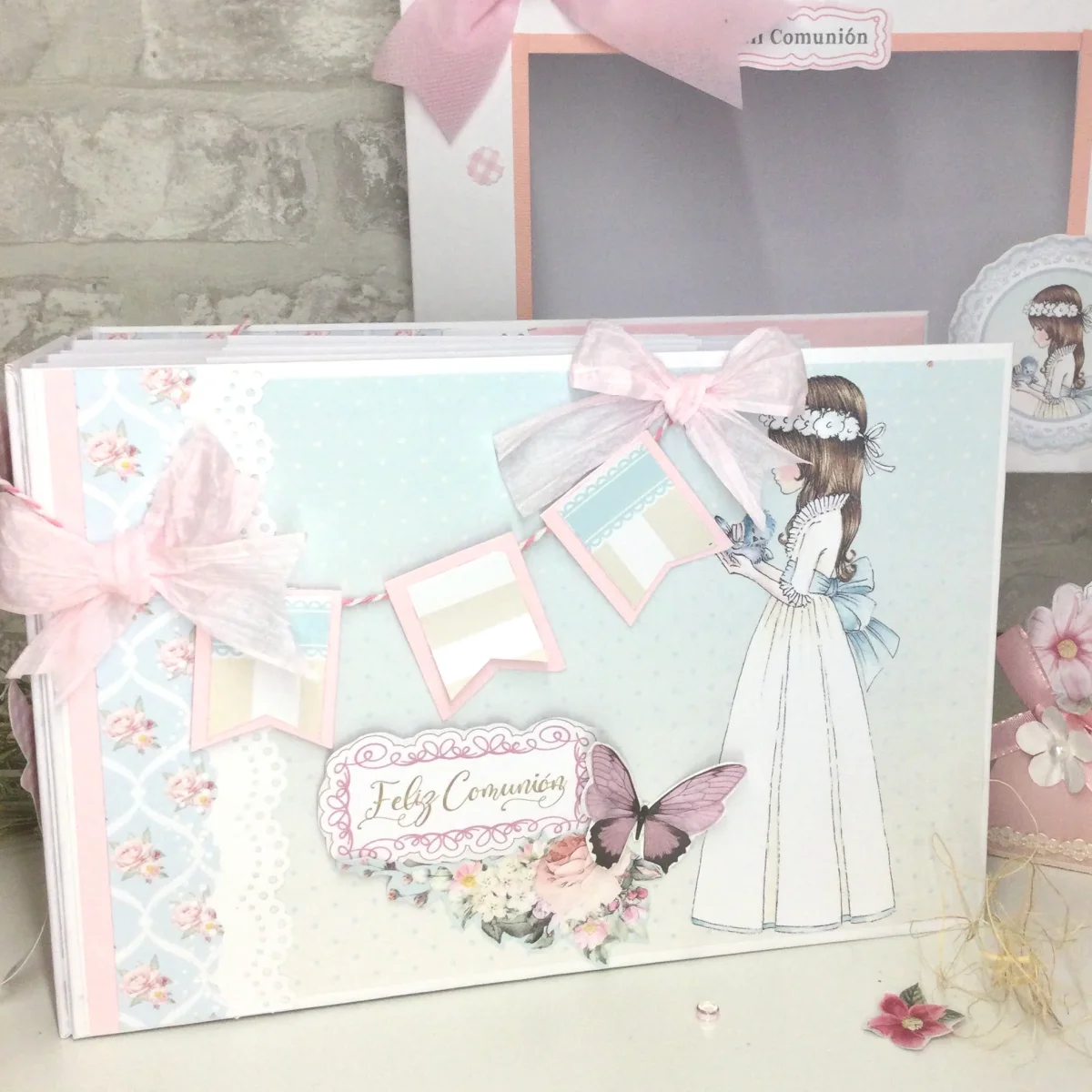 Conjunto Maleta Álbum Celeste Y Rosa Con Libro De Firmas Comunión Niña - Imagen 9